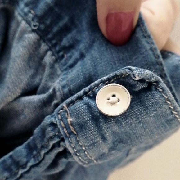 💙 Gap Denim Shirt - Picture 7 of 7